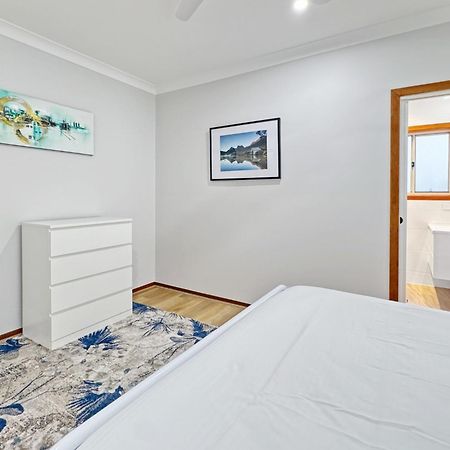 4-Bed Beach House With Garden & Alfresco Dining Tomakin 외부 사진